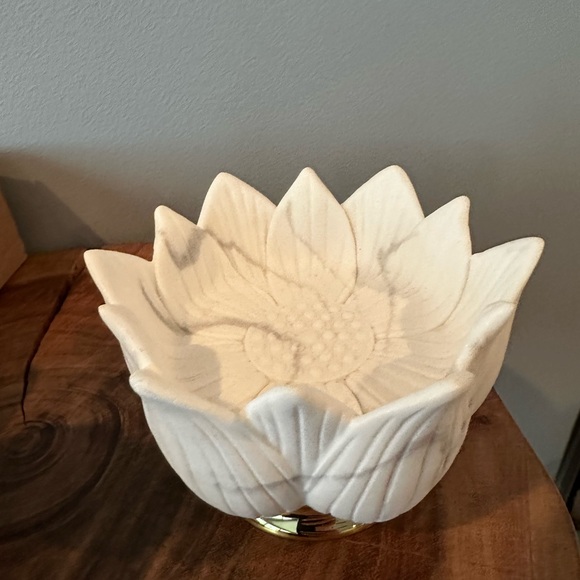 B&BW Flower Bundle - Picture 3 of 8